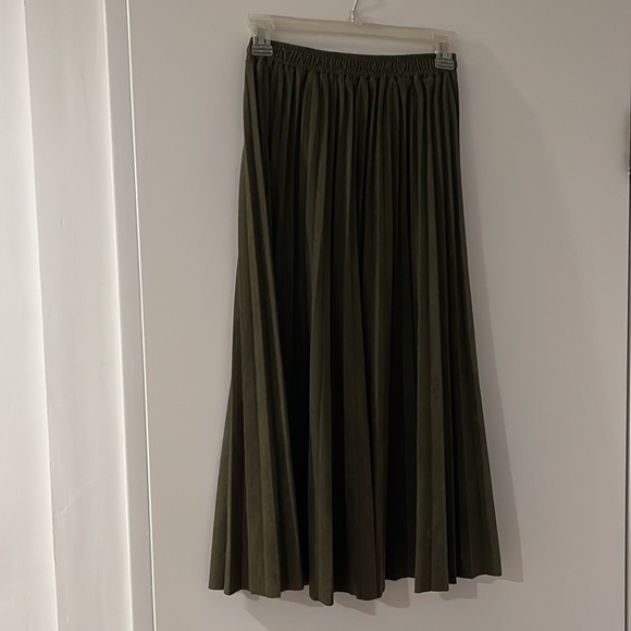 OAK + FORT Pleated Skirt - Picture 5 of 6
